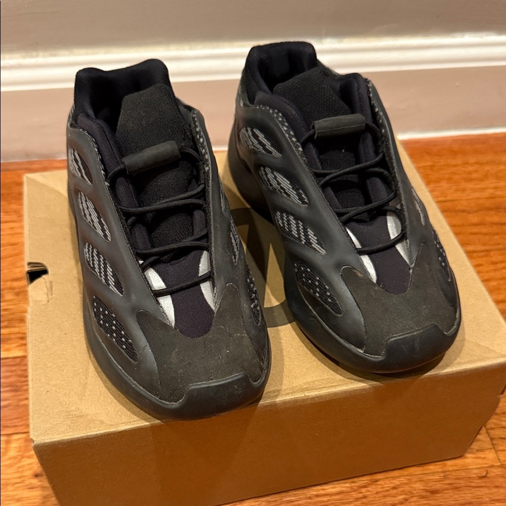 Yeezy Kids Sneakers - Black and Gray